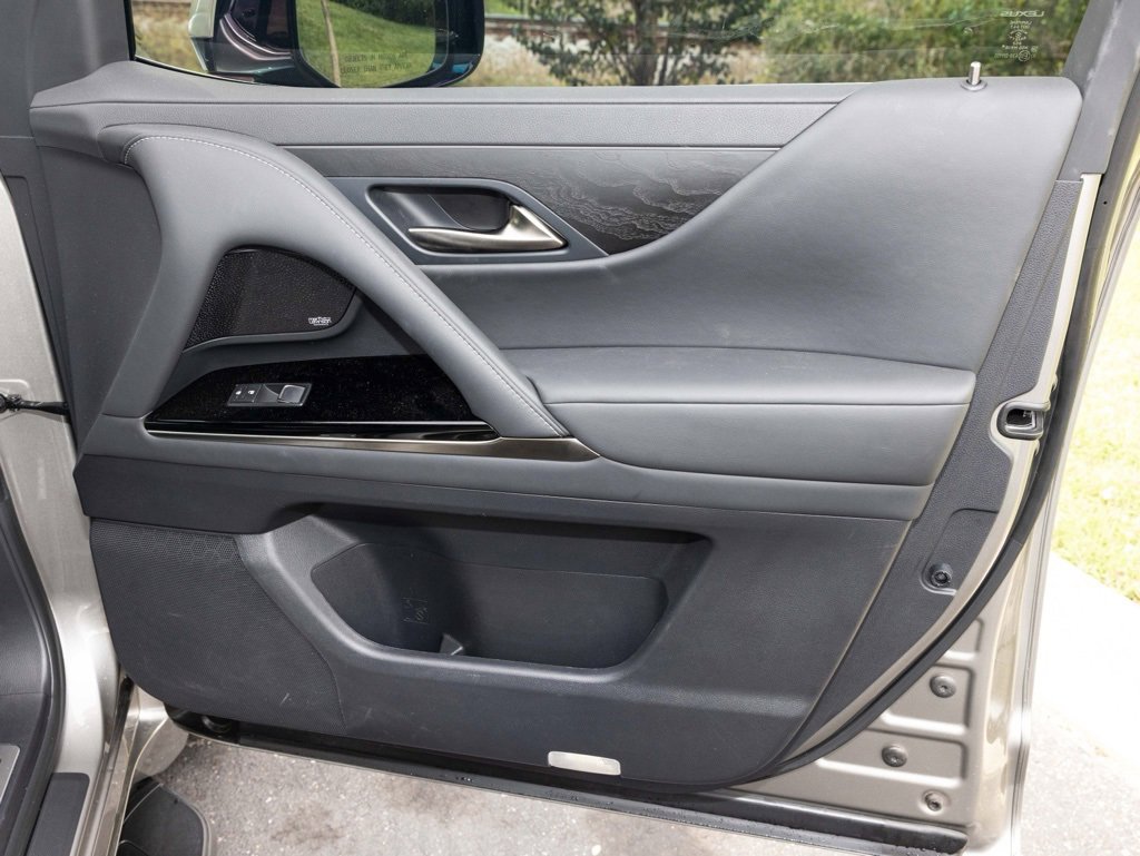 Used 2024 Lexus LX 600 4WD w/ Luxury Package image 47