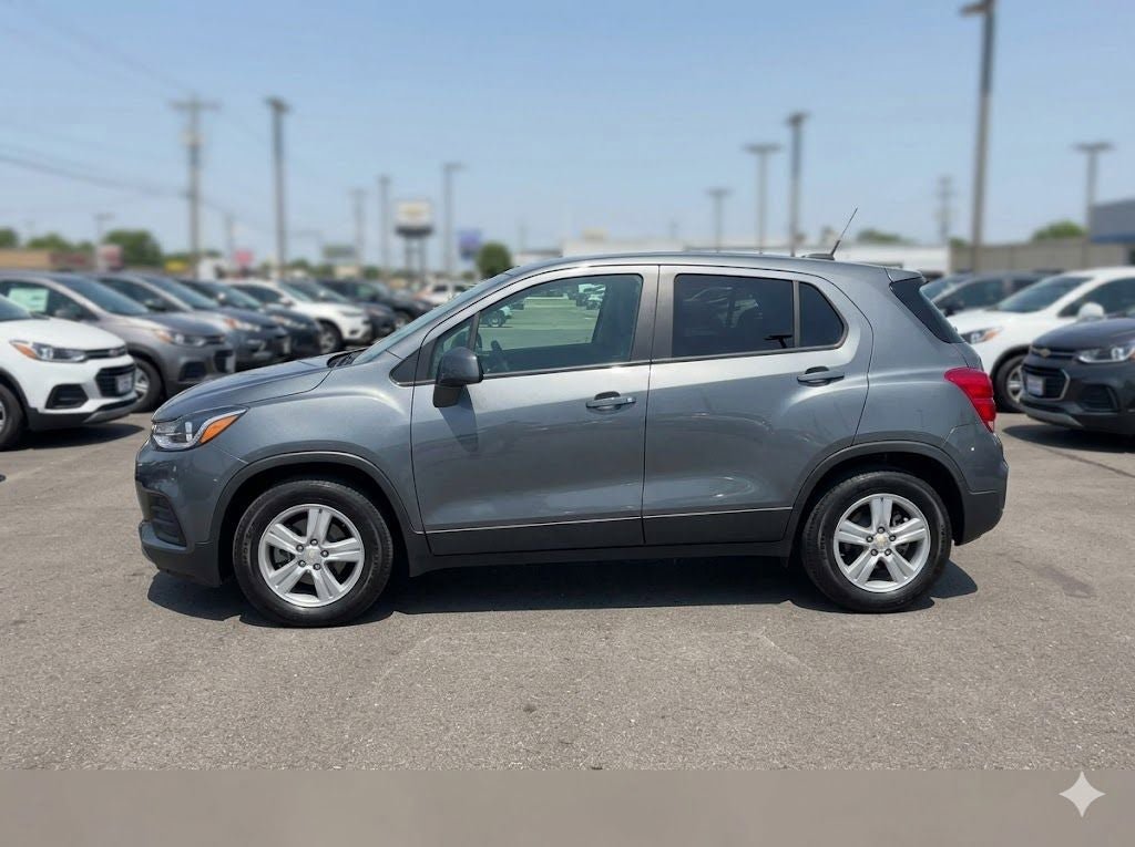 Used 2020 Chevrolet Trax LT FWD image 2