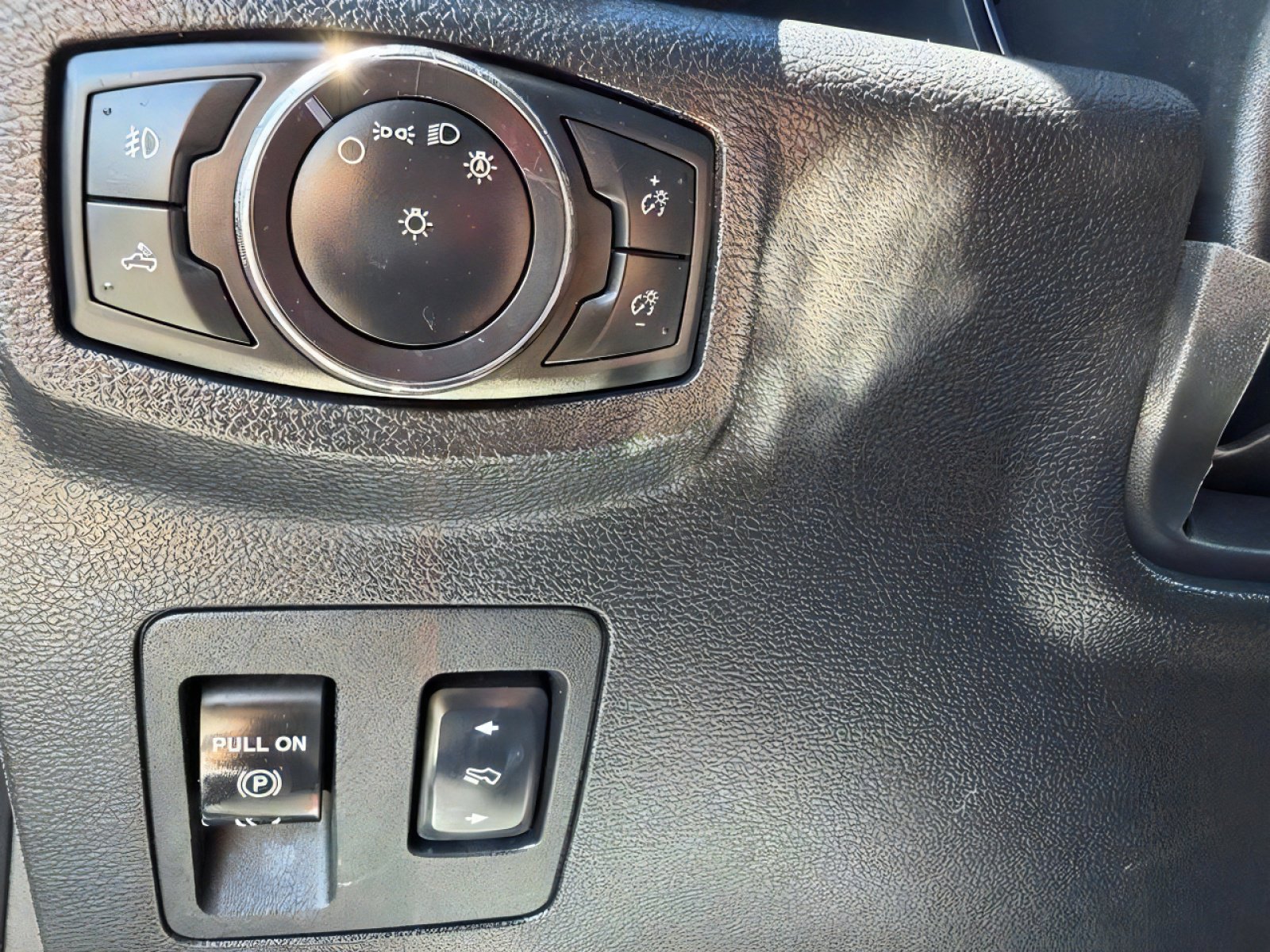 Used 2018 Ford F150 XLT w/ Equipment Group 302A Luxury AWD/4WD image 19