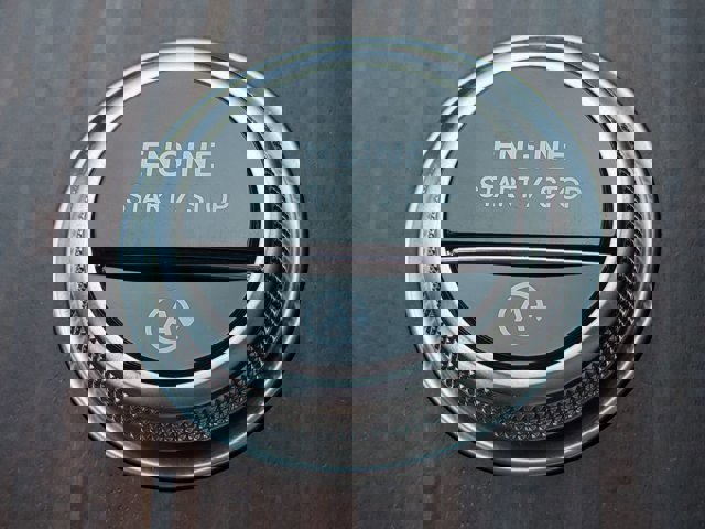 Used 2025 Mercedes-Benz C 300 Sedan image 28