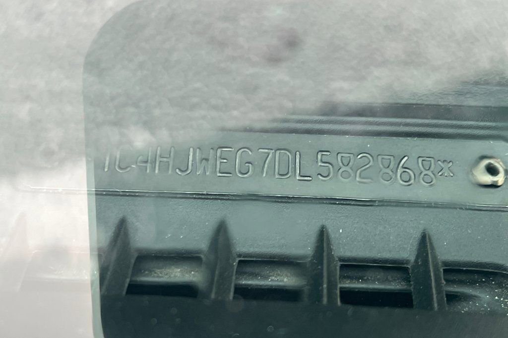 Used 2013 Jeep Wrangler Unlimited Sahara image 3