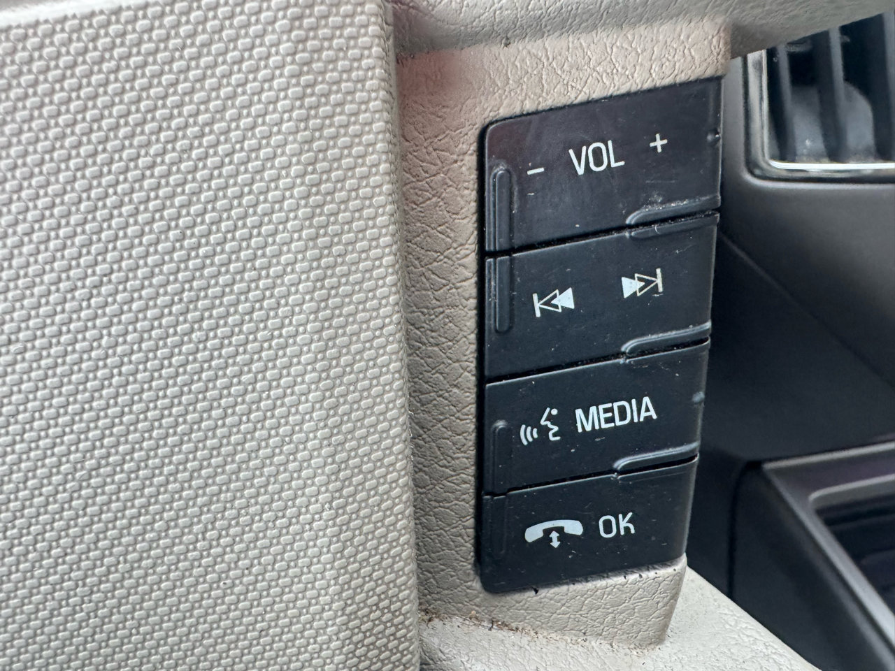 Used 2010 Ford Edge Limited image 19