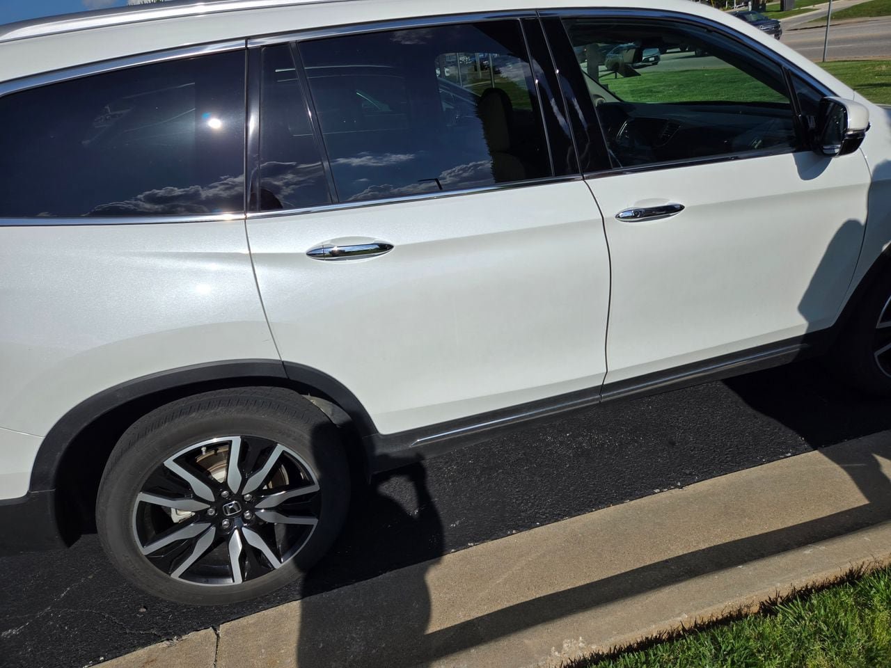Used 2021 Honda Pilot Touring image 3