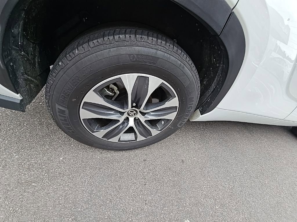 Used 2024 Toyota Highlander XLE image 7