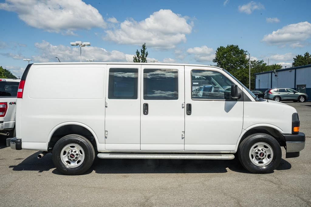 Used 2024 GMC Savana 2500 w/ Driver Convenience Package RWD image 3