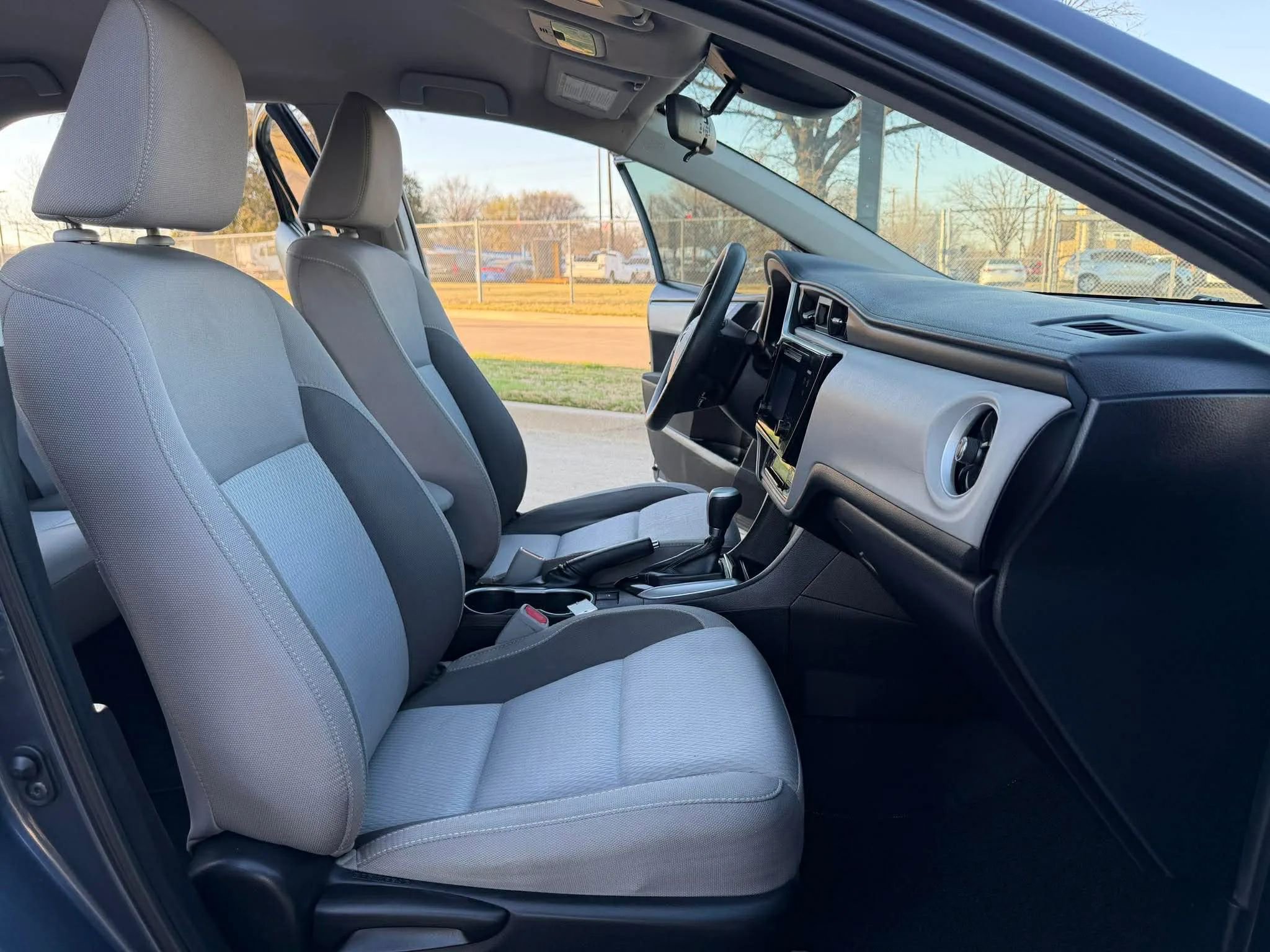 Used 2017 Toyota Corolla LE image 22