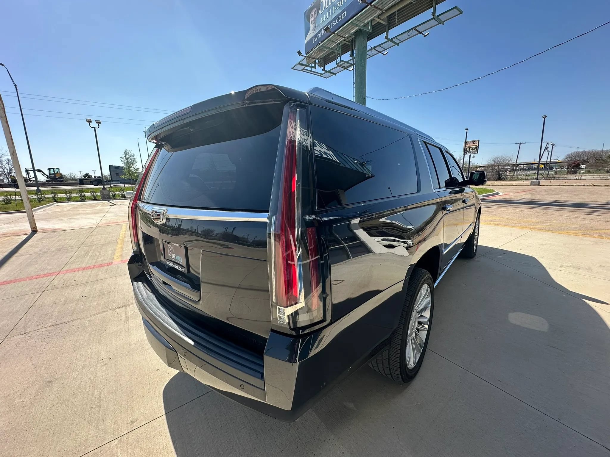 Used 2019 Cadillac Escalade ESV Platinum AWD/4WD image 5