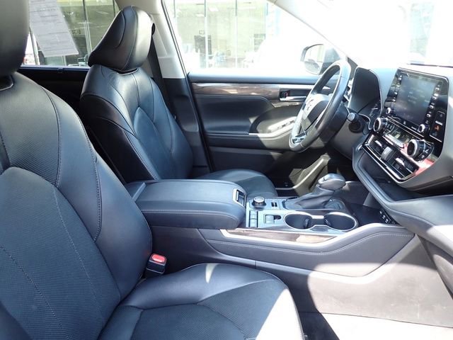 Used 2021 Toyota Highlander Limited AWD/4WD image 3