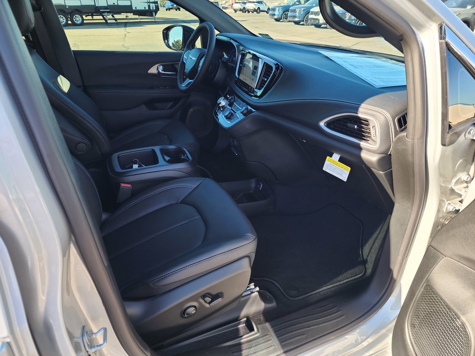 New 2026 Chrysler Pacifica Select FWD image 10