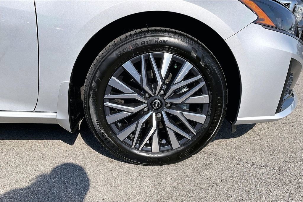 New 2026 Nissan Altima 2.5 SV AWD/4WD image 16