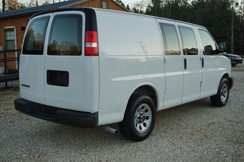 Used 2010 Chevrolet Express 1500 RWD image 17