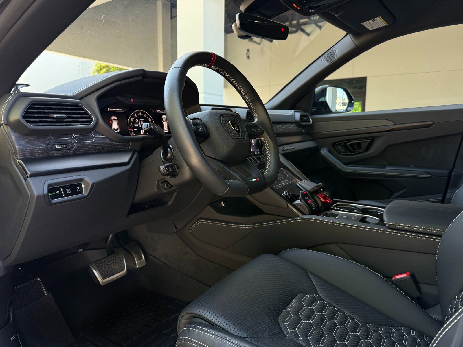 Used 2024 Lamborghini Urus S AWD/4WD image 30