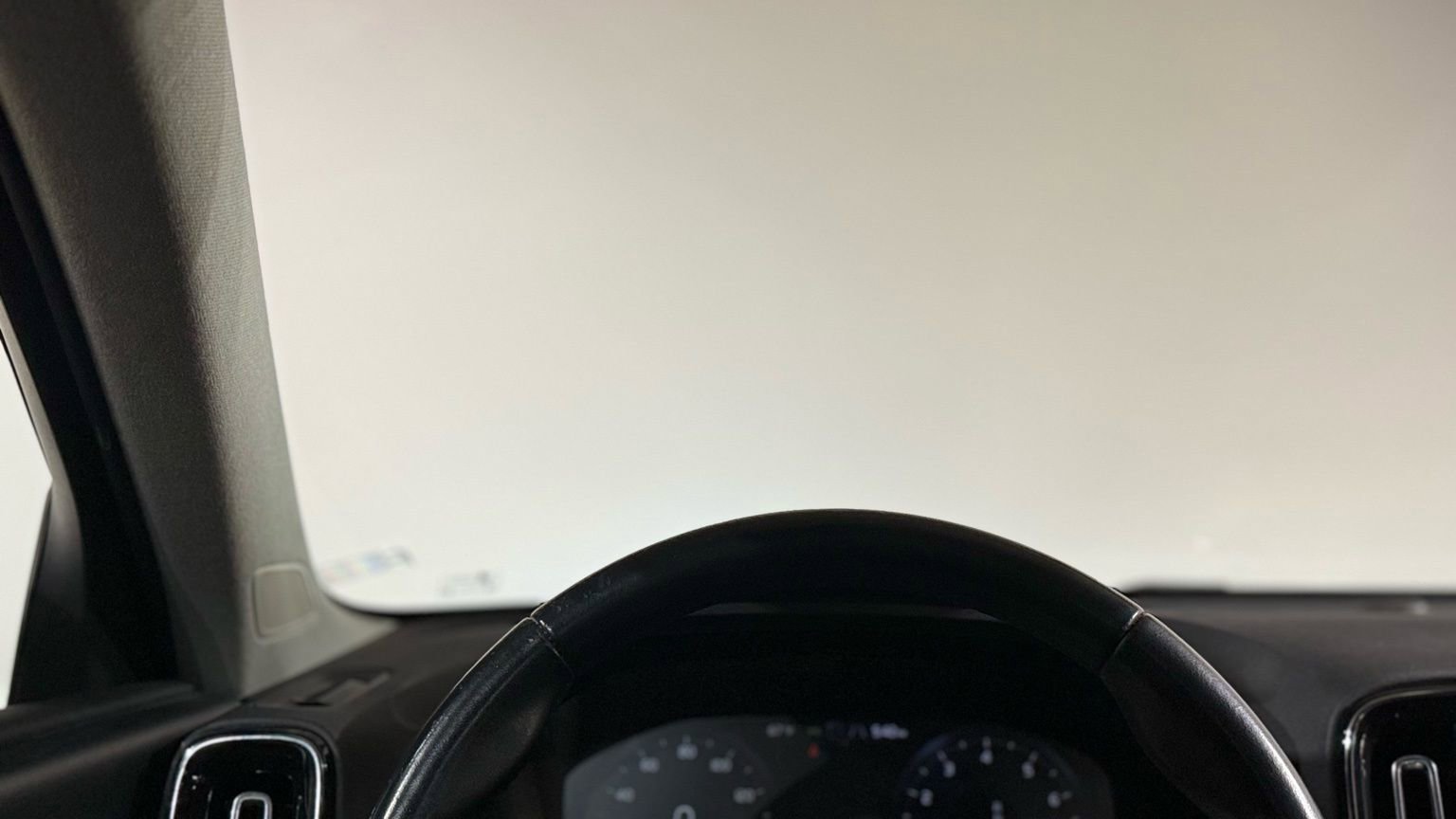 Used 2020 Volvo XC40 T5 Momentum image 52