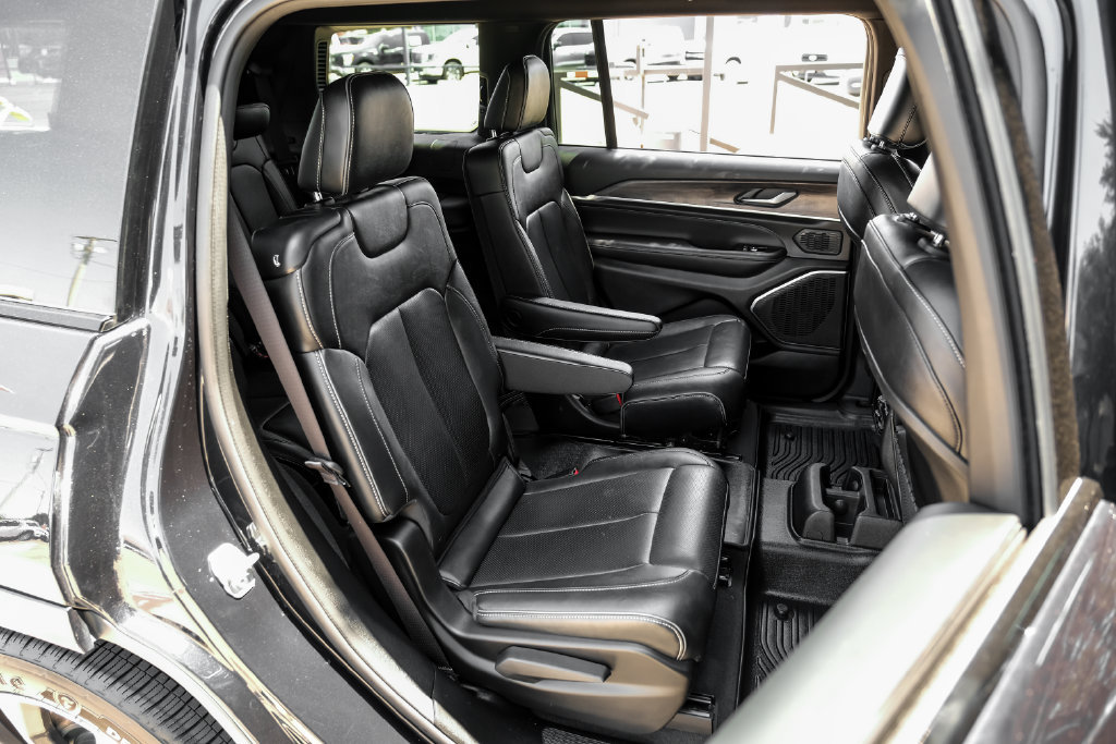 Used 2023 Jeep Grand Cherokee L Overland AWD/4WD image 49