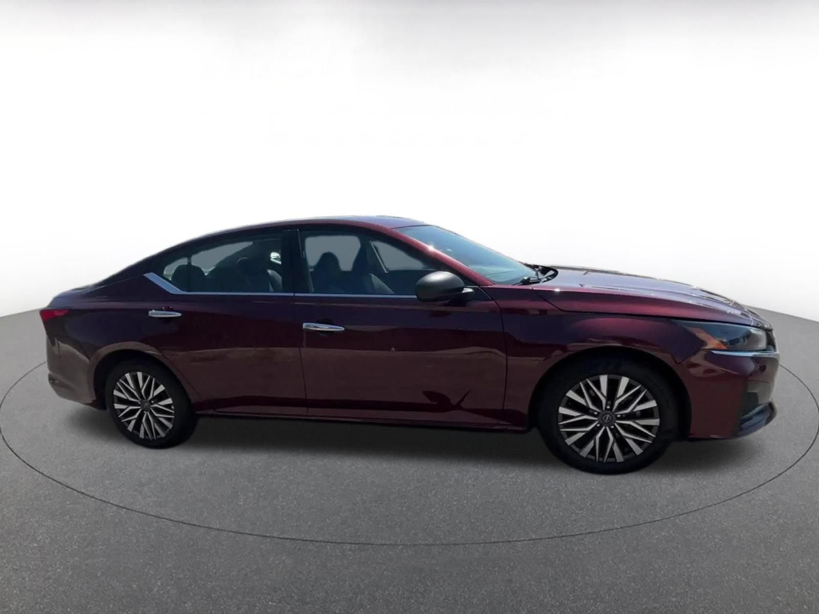 Used 2025 Nissan Altima 2.5 SV FWD image 15