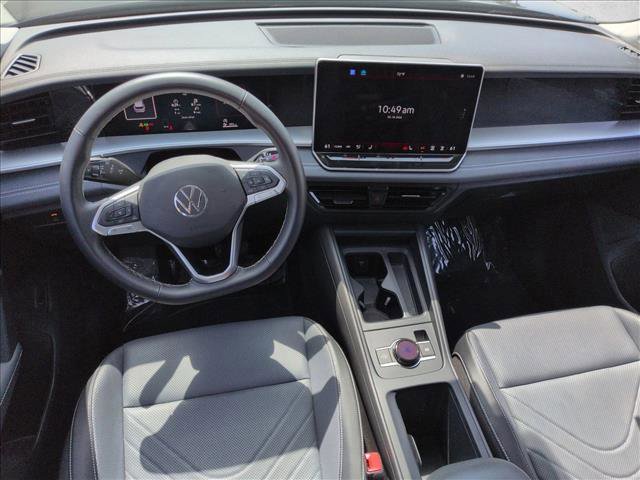 Used 2025 Volkswagen Tiguan SE FWD image 19