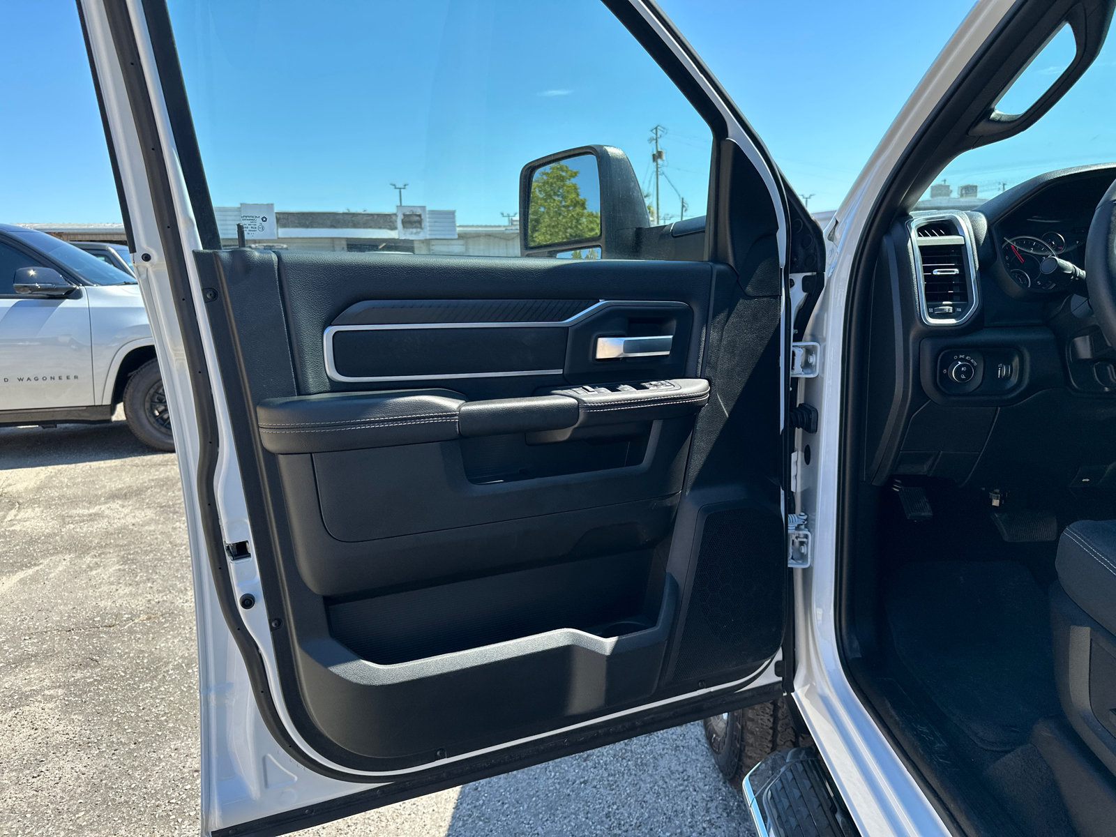 Used 2025 RAM 2500 Big Horn AWD/4WD image 10