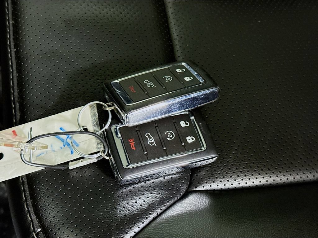 Used 2025 Jeep Grand Cherokee Limited w/ Luxury Tech Group II AWD/4WD image 35