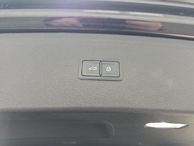 Used 2018 Audi Q5 2.0T Premium Plus w/ Premium Plus Package AWD/4WD image 34