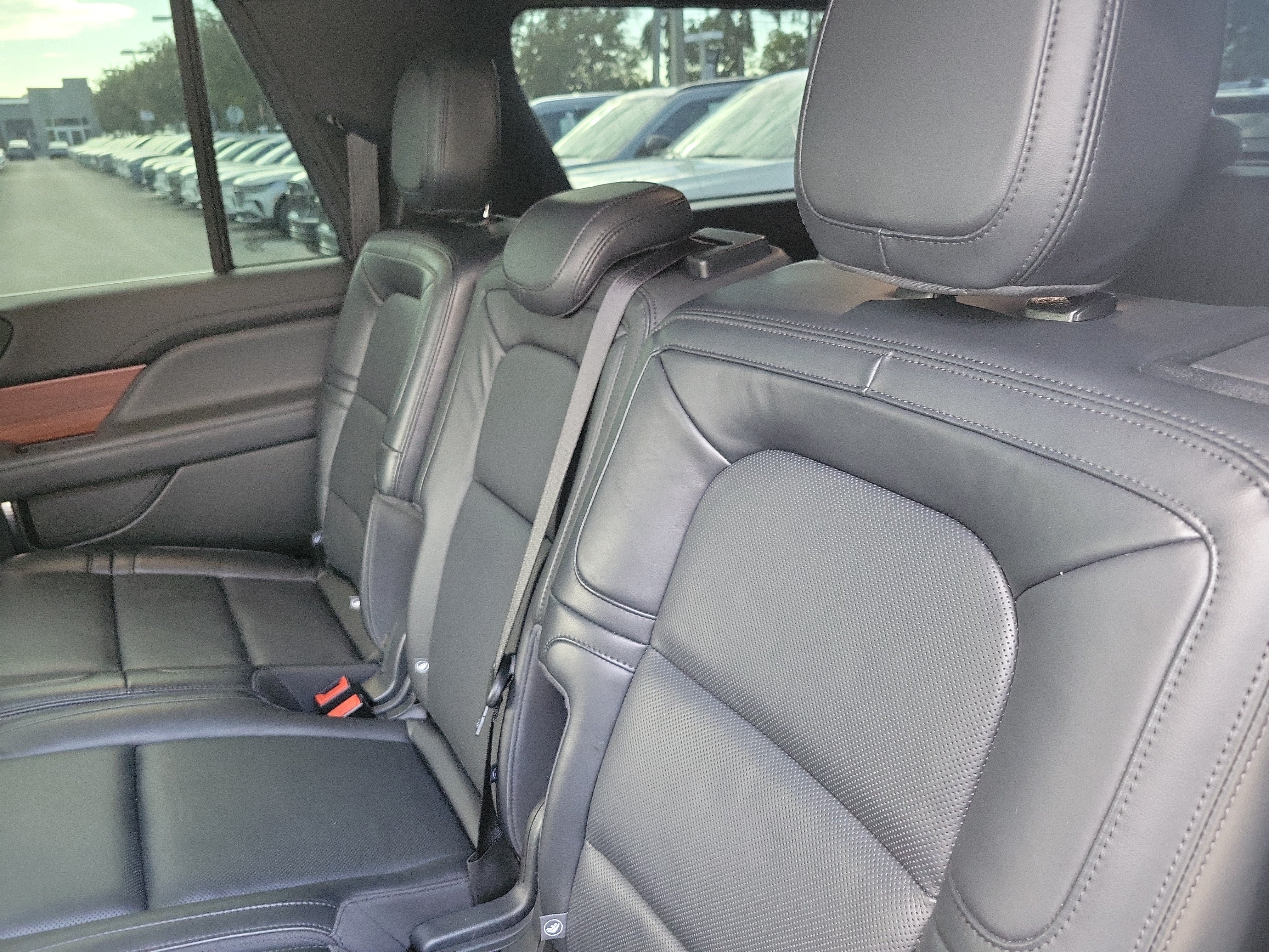 Certified 2024 Lincoln Navigator L Reserve AWD/4WD image 14