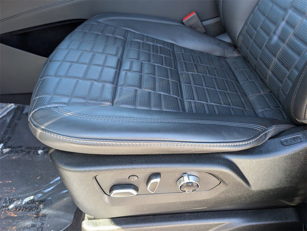 Certified 2023 Cadillac Escalade ESV Premium Luxury Platinum image 11