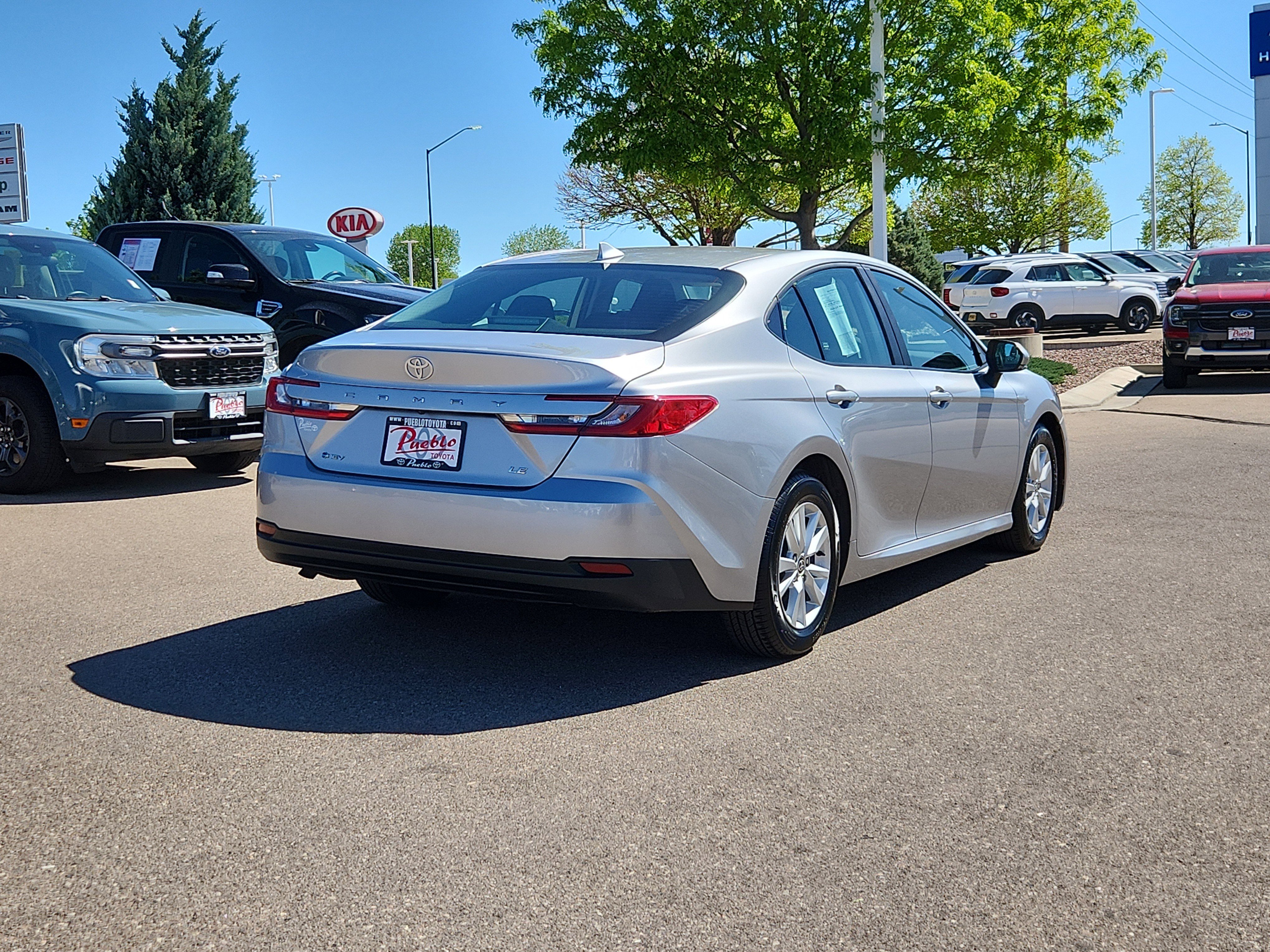Used 2025 Toyota Camry LE image 3