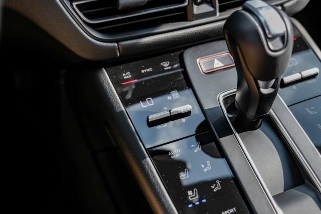 Used 2025 Porsche Macan AWD/4WD image 32