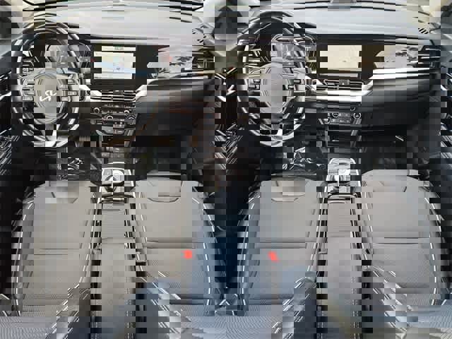 Used 2022 Kia Niro EX image 16