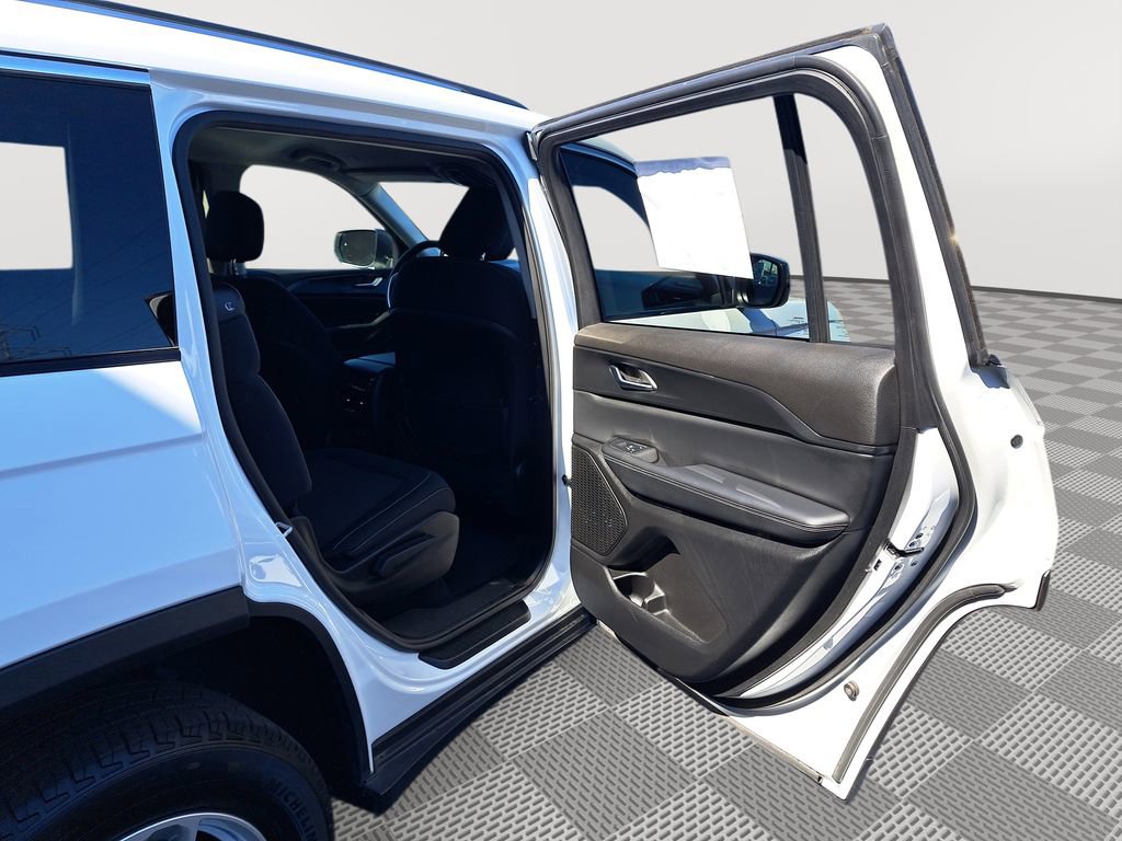 Used 2023 Jeep Grand Cherokee L Laredo image 15