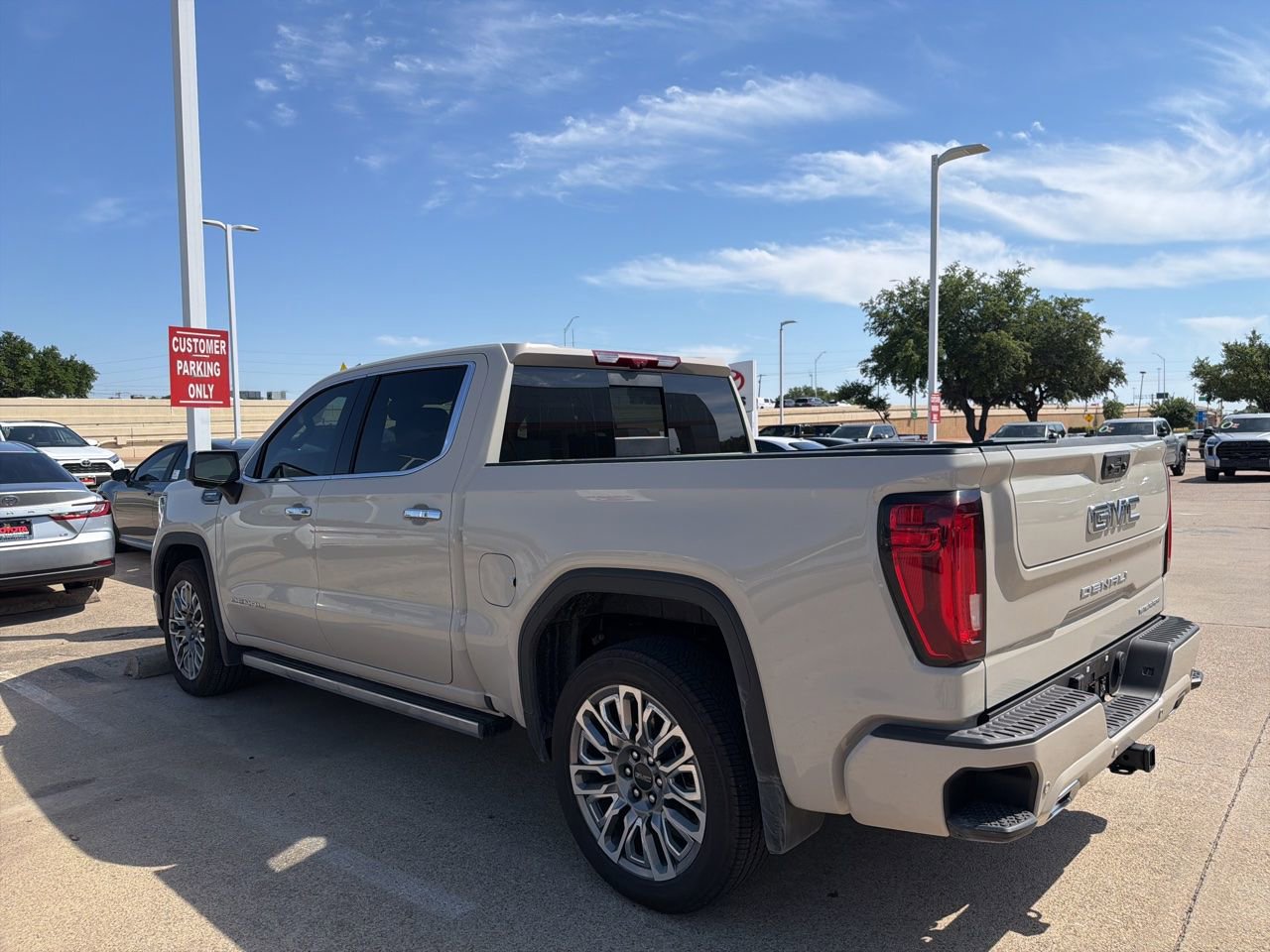 Used 2026 GMC Sierra 1500 Denali Ultimate AWD/4WD image 7