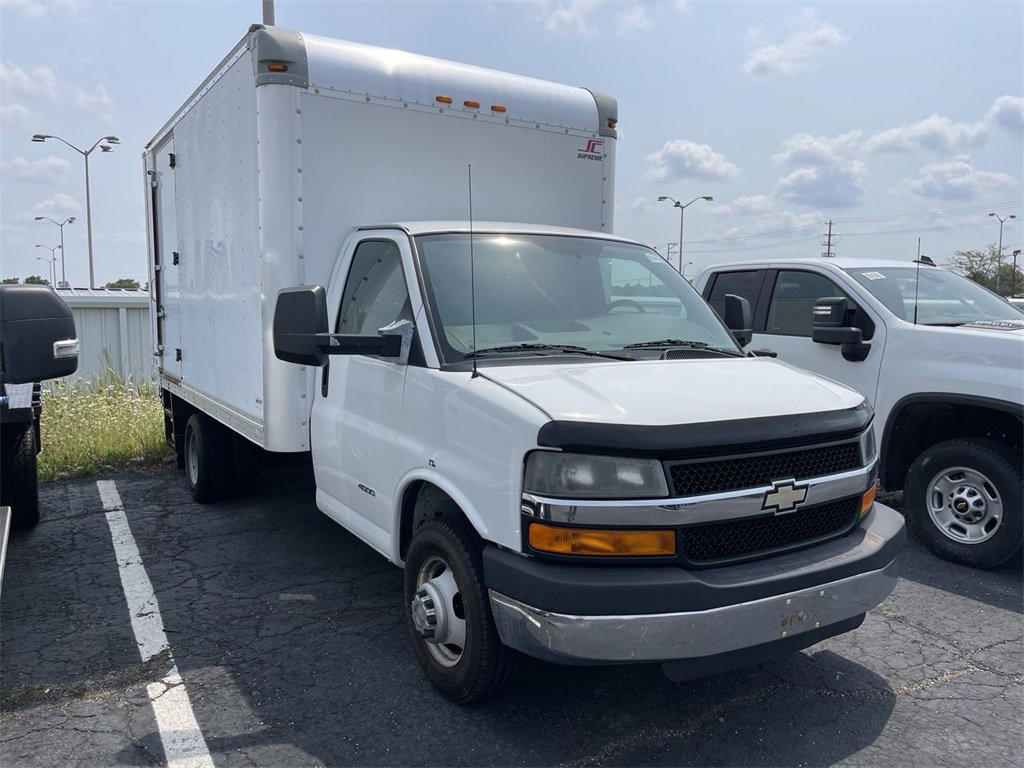 Used 2014 Chevrolet Express 4500 w/ RV Package image 2