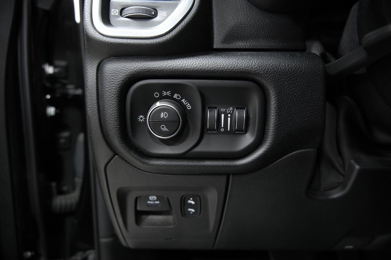 Used 2019 RAM 1500 Laramie w/ Sport Appearance Package image 26