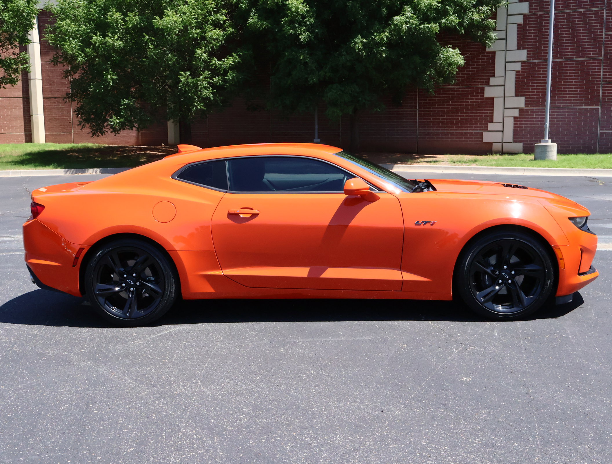 Used 2020 Chevrolet Camaro LT RWD image 27