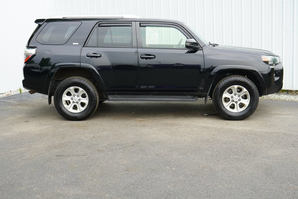 Used 2018 Toyota 4Runner SR5 AWD/4WD image 2