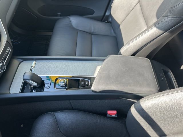 Certified 2025 Volvo XC60 B5 Plus image 26