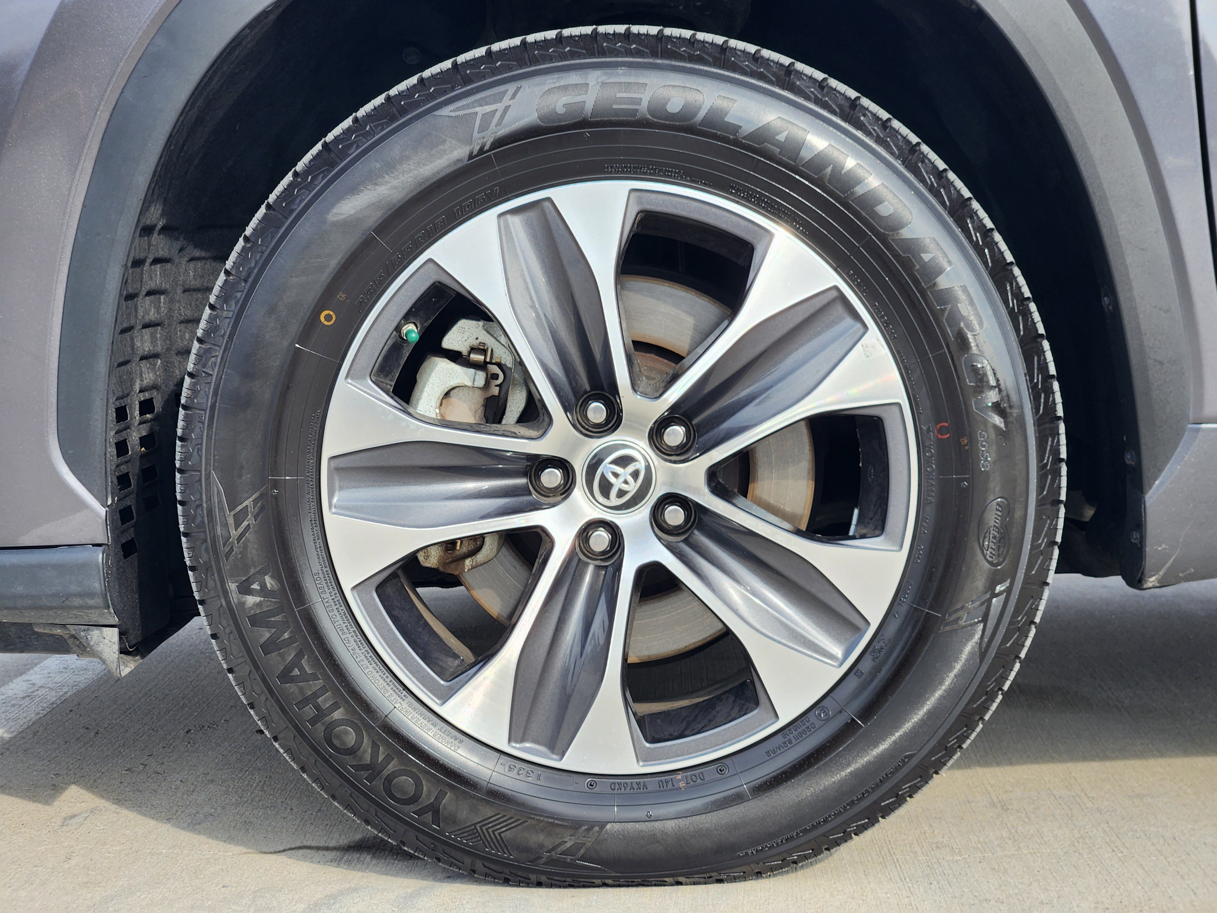 Used 2024 Toyota Highlander XSE image 11