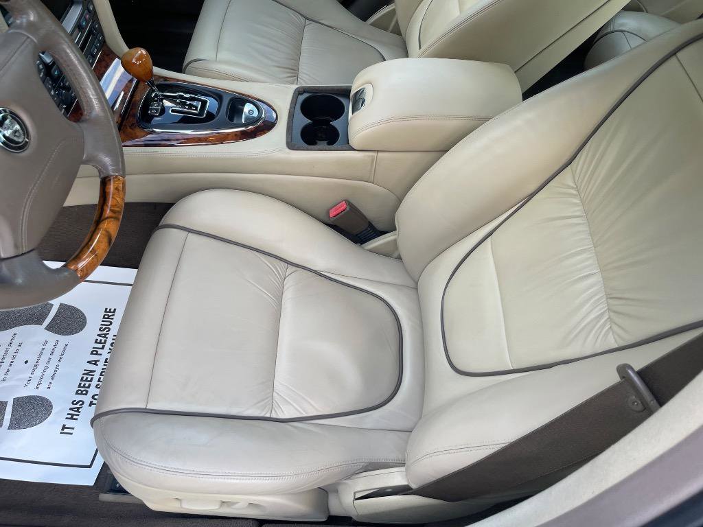 Used 2007 Jaguar XJ8 L RWD image 11