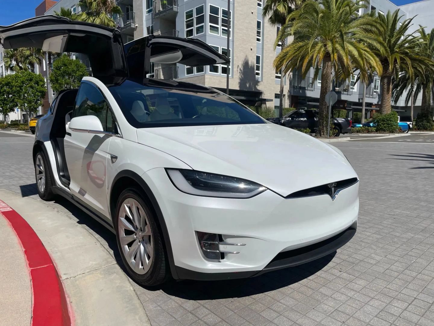 Used 2017 Tesla Model X 100D AWD/4WD image 5