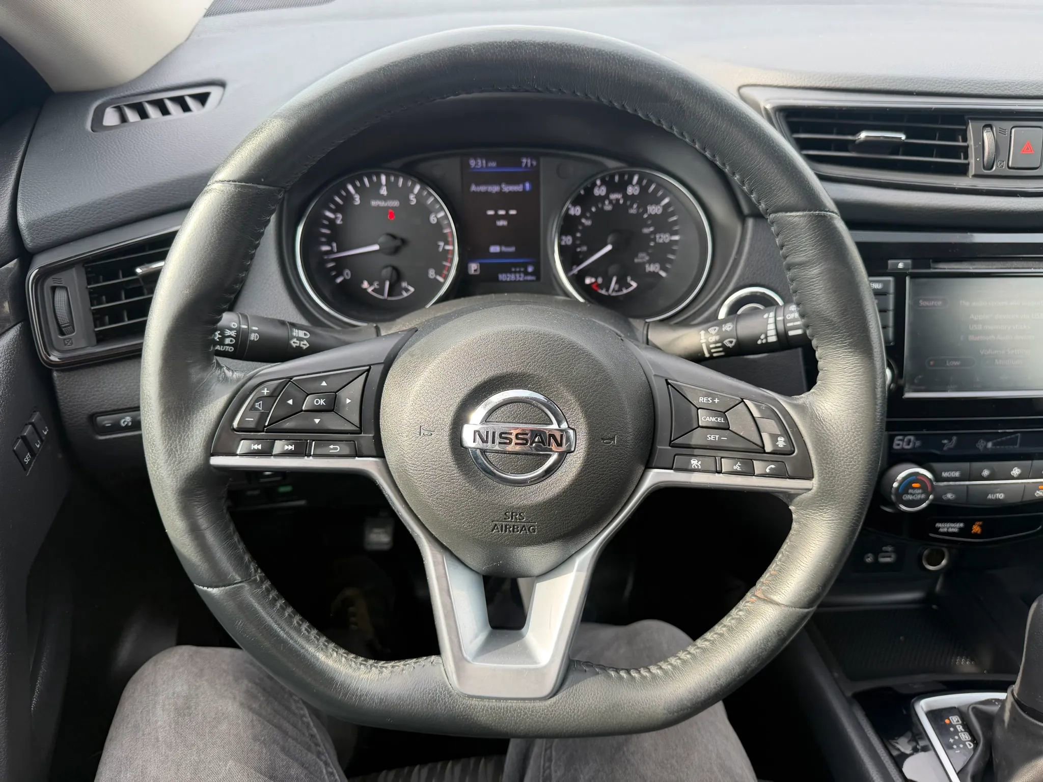 Used 2018 Nissan Rogue SV w/ Premium Package image 10