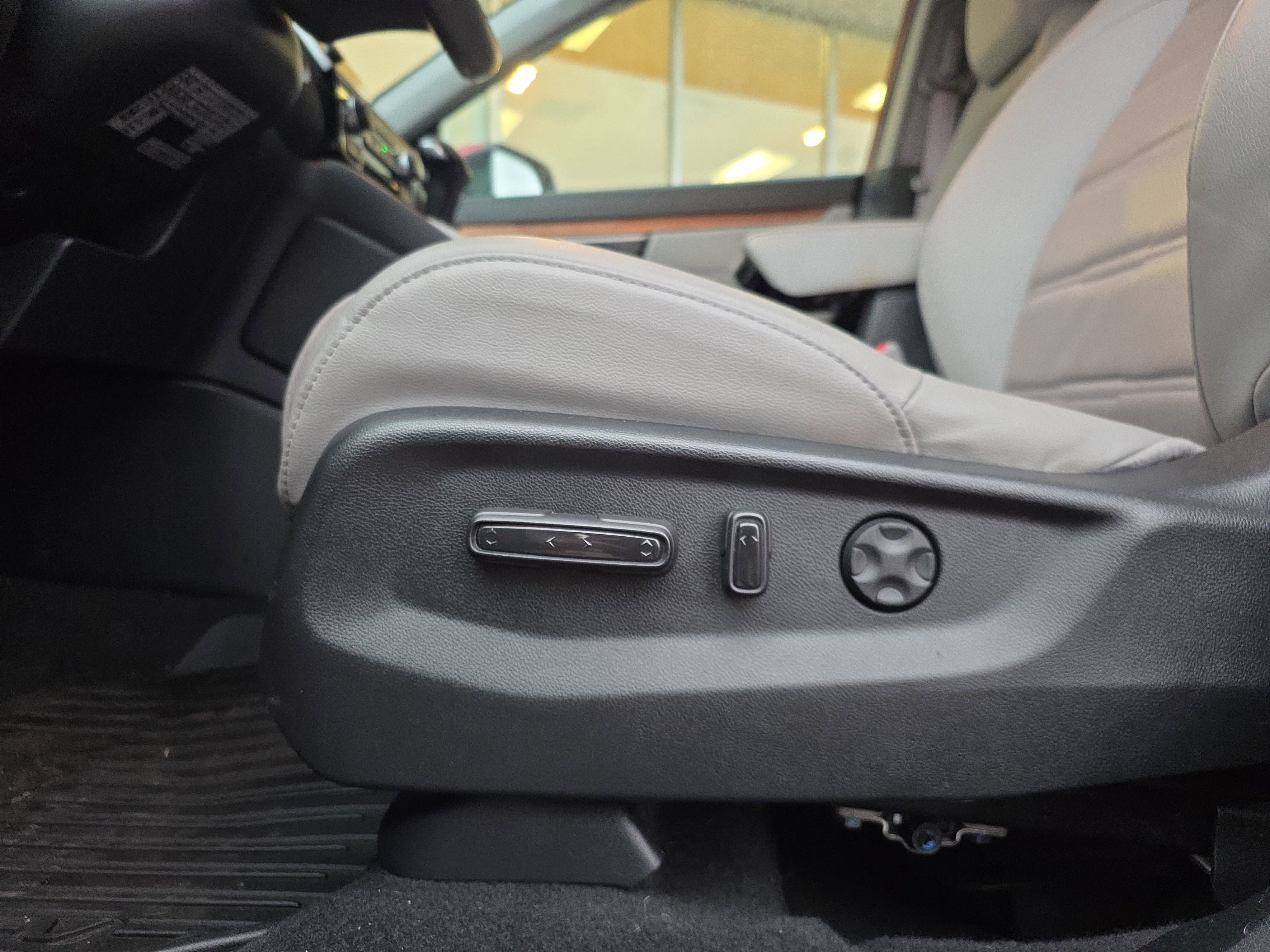 Used 2020 Honda CR-V Touring image 15