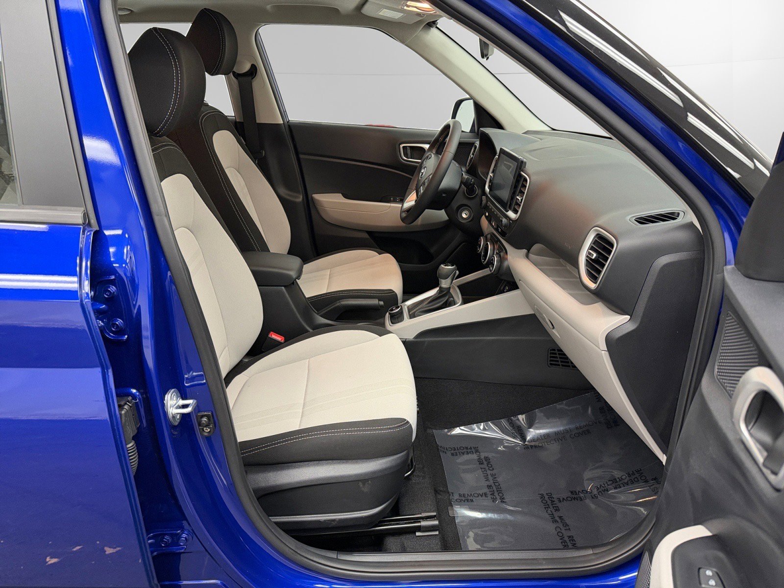 Used 2023 Hyundai Venue SEL w/ Cargo Package FWD image 15