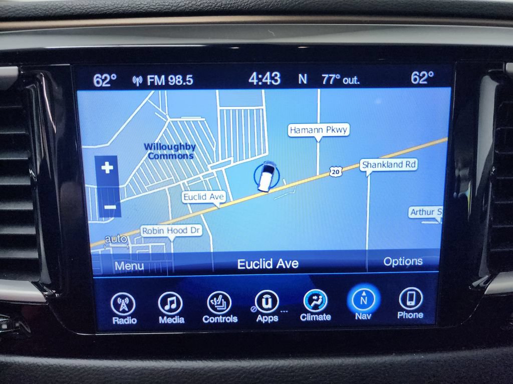 Used 2017 Chrysler Pacifica Touring-L FWD image 18