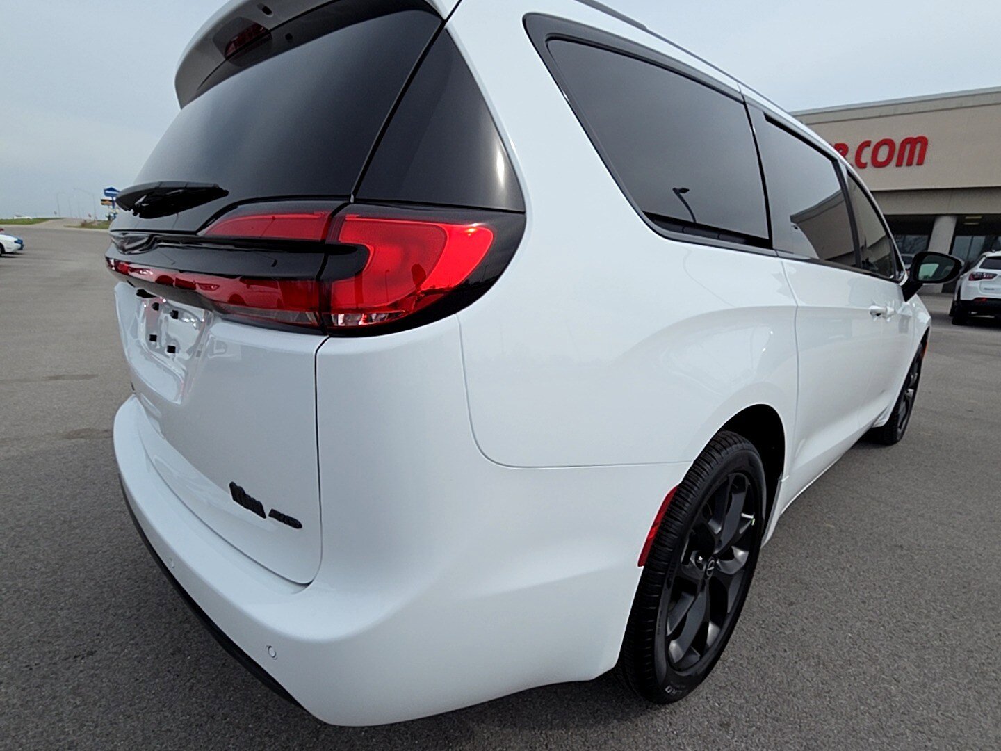 New 2026 Chrysler Pacifica Select image 5