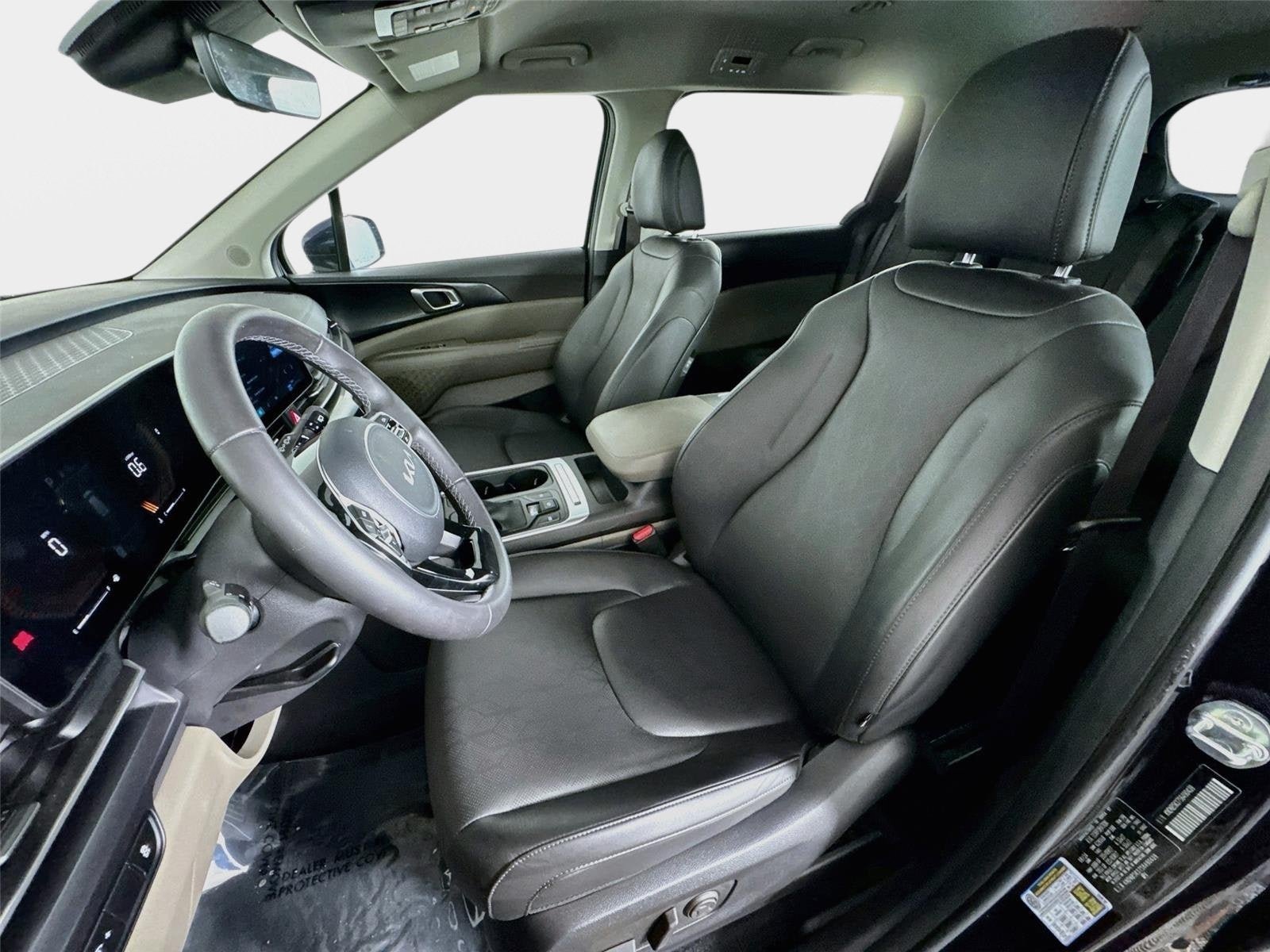 Certified 2025 Kia Carnival FWD image 11