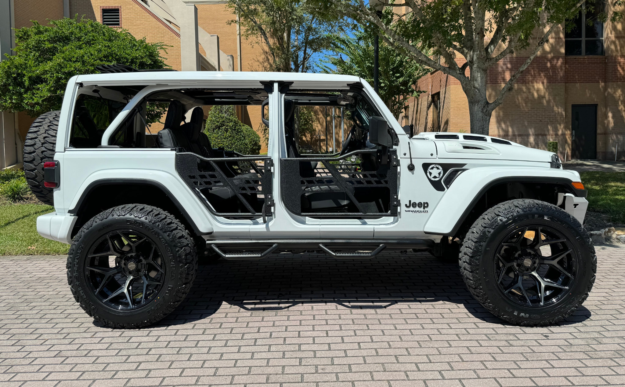 Used 2022 Jeep Wrangler Unlimited Sahara AWD/4WD image 54