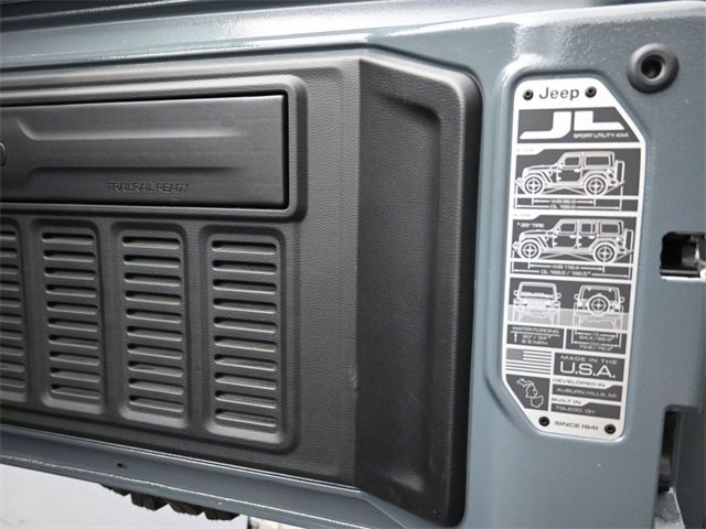 Used 2025 Jeep Wrangler Willys image 35