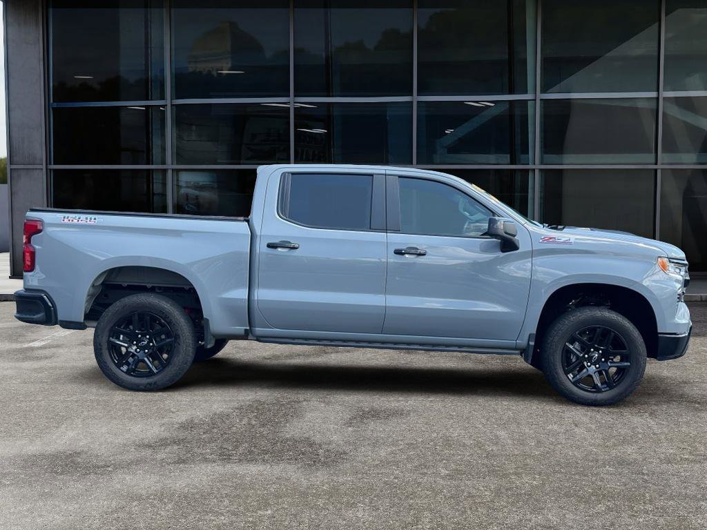 Used 2024 Chevrolet Silverado 1500 LT Trail Boss w/ Convenience Package II AWD/4WD image 4