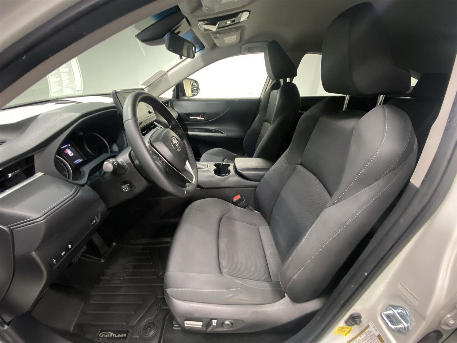 Used 2021 Toyota Venza LE w/ Carpet Mat Package (TMS) AWD/4WD image 17