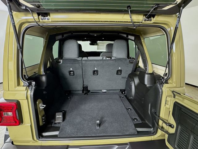 New 2025 Jeep Wrangler Unlimited Rubicon w/ Technology Group image 30