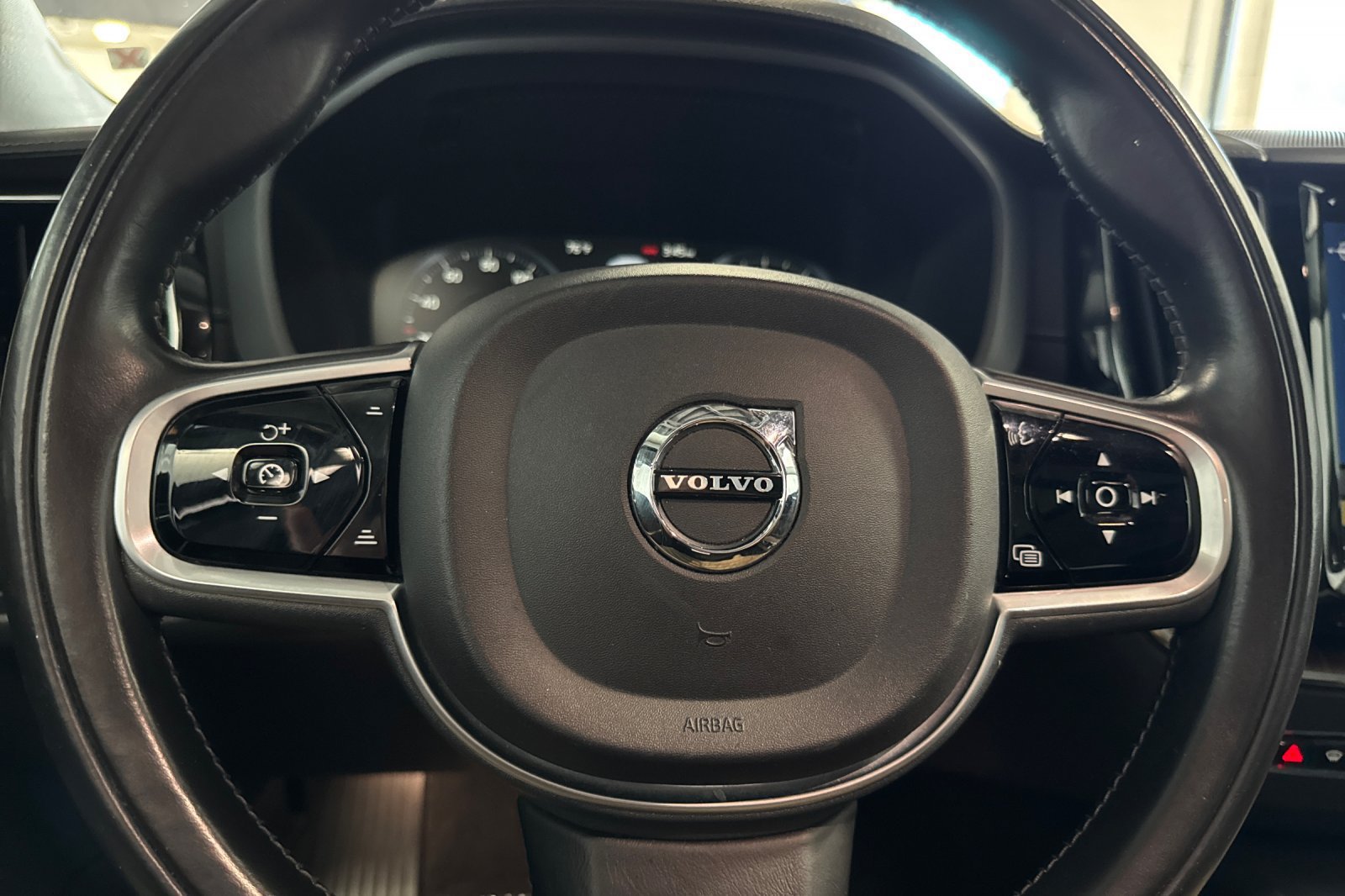 Used 2019 Volvo XC60 T5 Inscription w/ Protection Package Premier AWD/4WD image 26